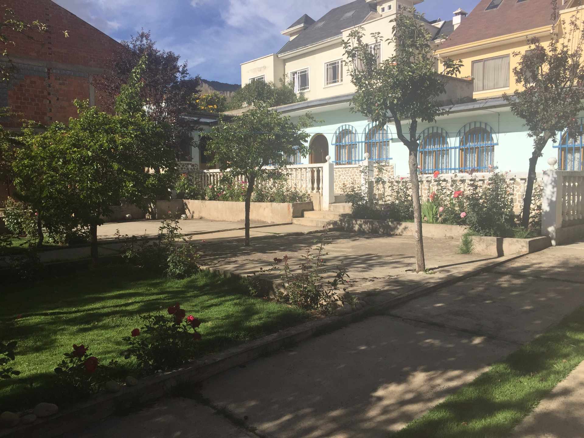 Casa en VentaUrbanización Terra María, Calle A, N° 53 (calle 39 de Achumani) 2 dormitorios 2 baños 2 parqueos Foto 1