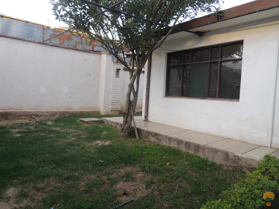 Casa en VentaVENDO CASA SOBRE 371 METROS, INMEDIACIONES AVENIDA MELCHOR Y  SIMON LOPEZ Foto 4