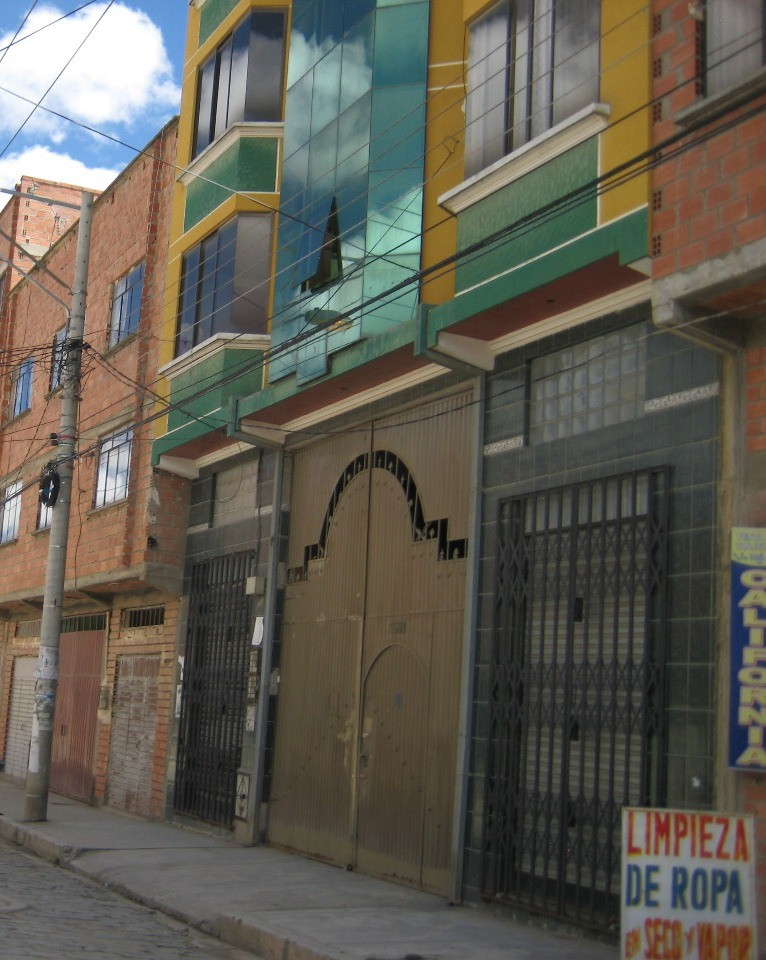 Casa en VentaInmediaciones UPEA El Alto, a 3 cuadras parada Teleférico Azul Foto 1