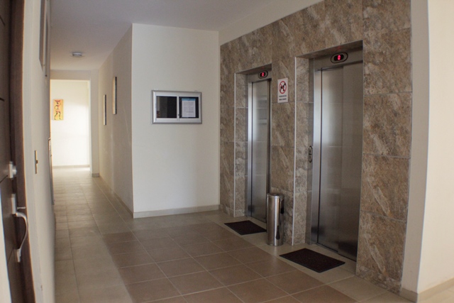 Local comercial en VentaCalle Alcibiades Guzmán casi Av. Santa Cruz Foto 4