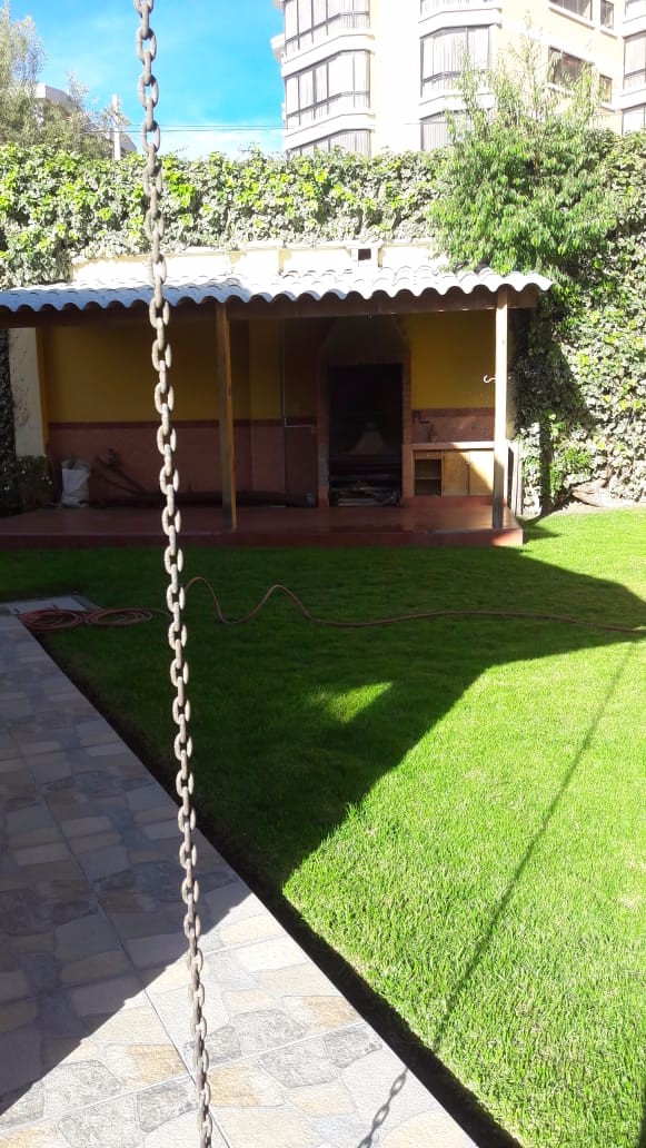 Casa en Calacoto en La Paz 4 dormitorios 5 baños 4 parqueos Foto 3