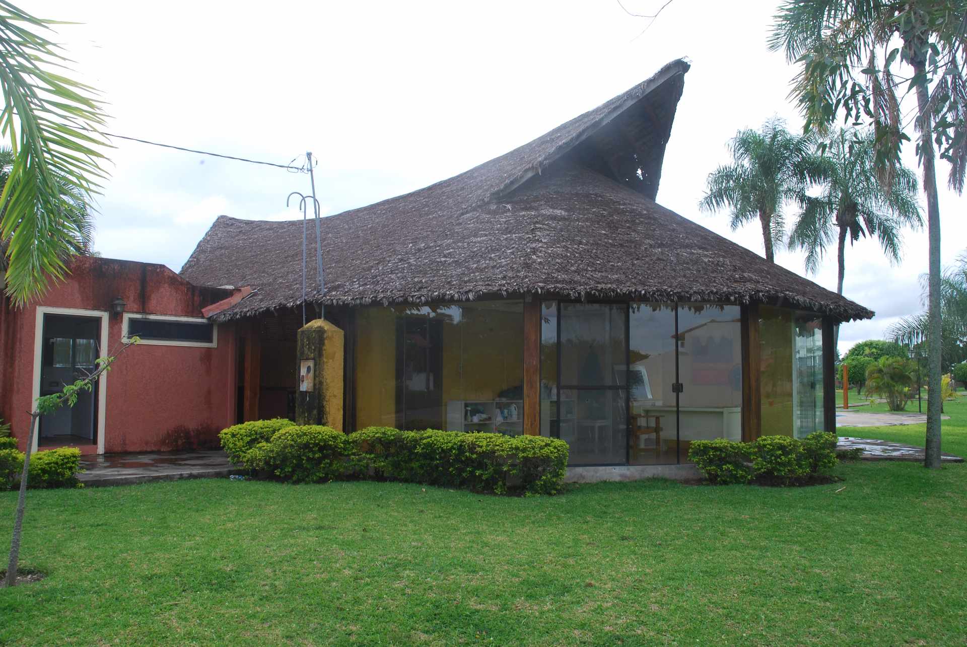 Casa en Venta Cerca km 8,5 Avenida Banzer, 8vo Anillo. 6 dormitorios 8 baños 7 parqueos Foto 3