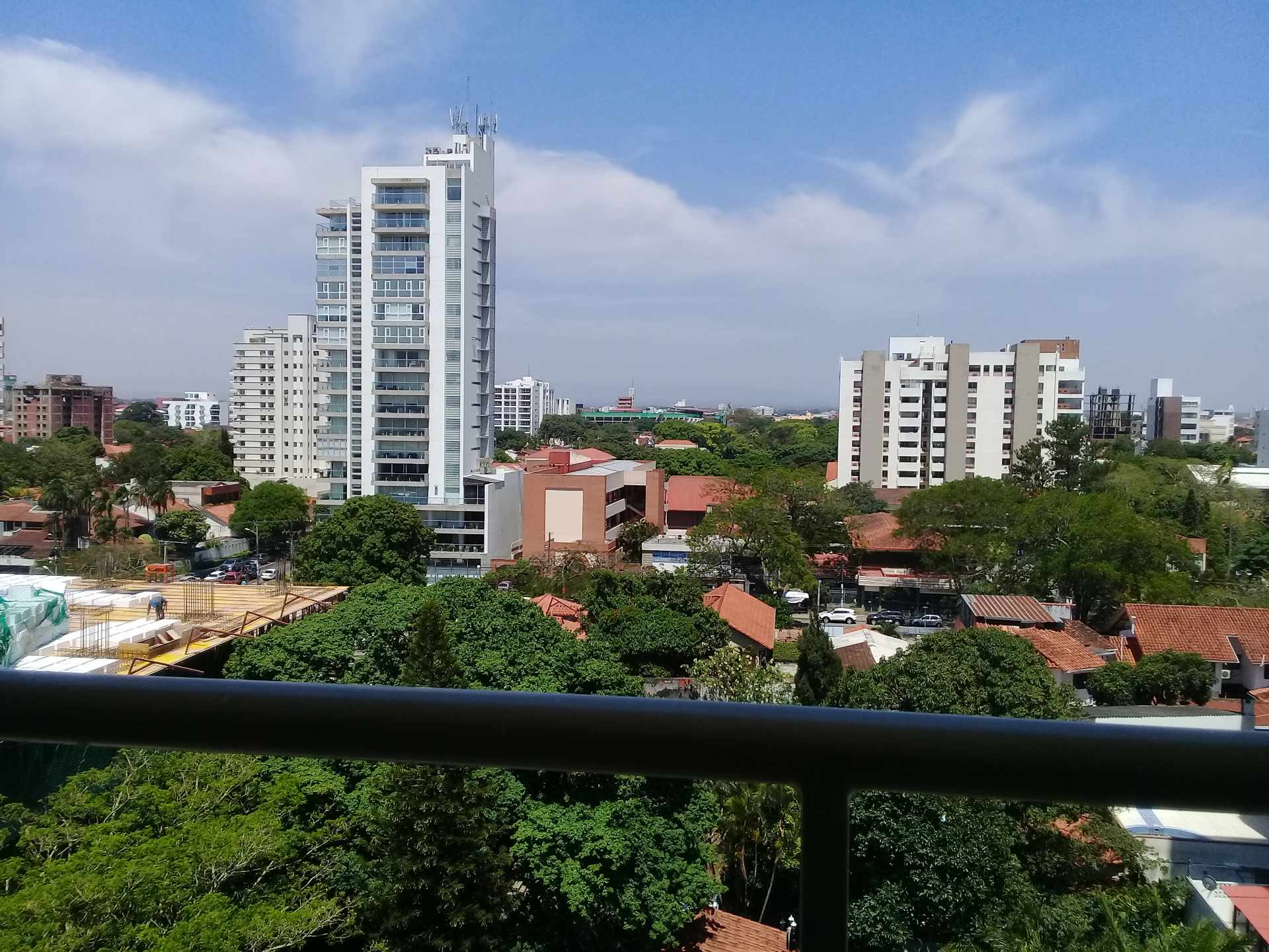 Departamento en VentaGualberto Villarroel 180 4 dormitorios 4 baños 2 parqueos Foto 1