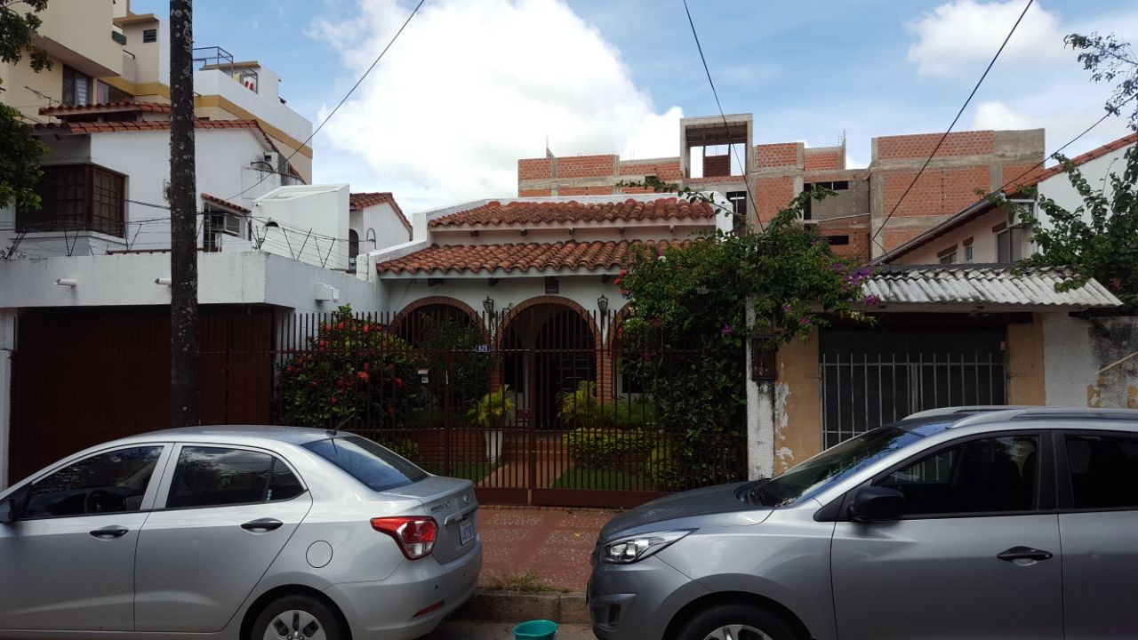 Casa Calle Oruro entre Saavedra y Flora Salas, detras de Tigo Foto 8
