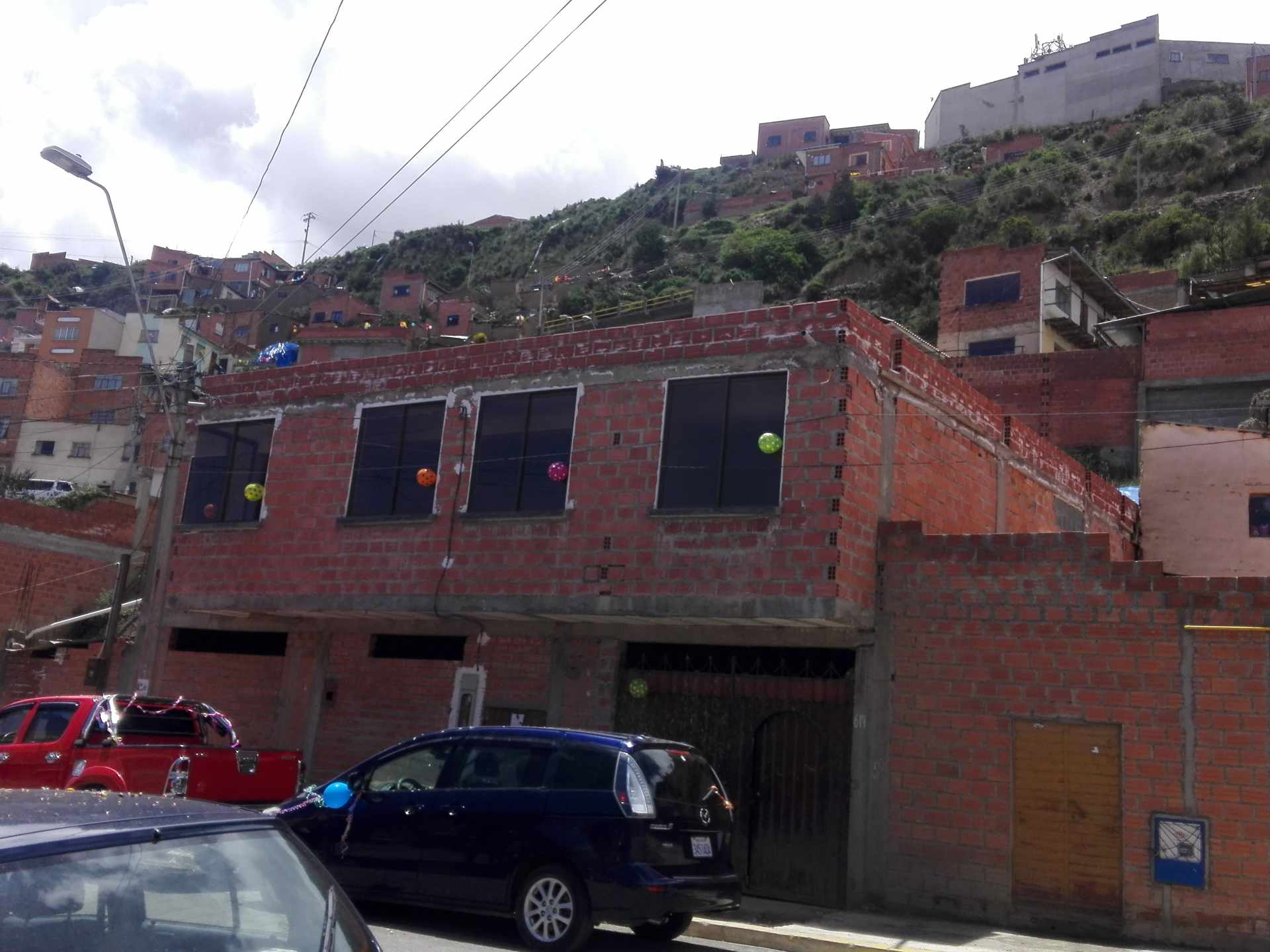 Casa en Pampahasi en La Paz 4 dormitorios 2 baños 2 parqueos Foto 17