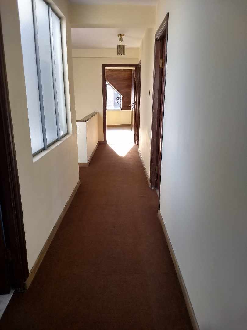 Departamento Av Tejada Sorzano #1301 esq. San Salvador Foto 20