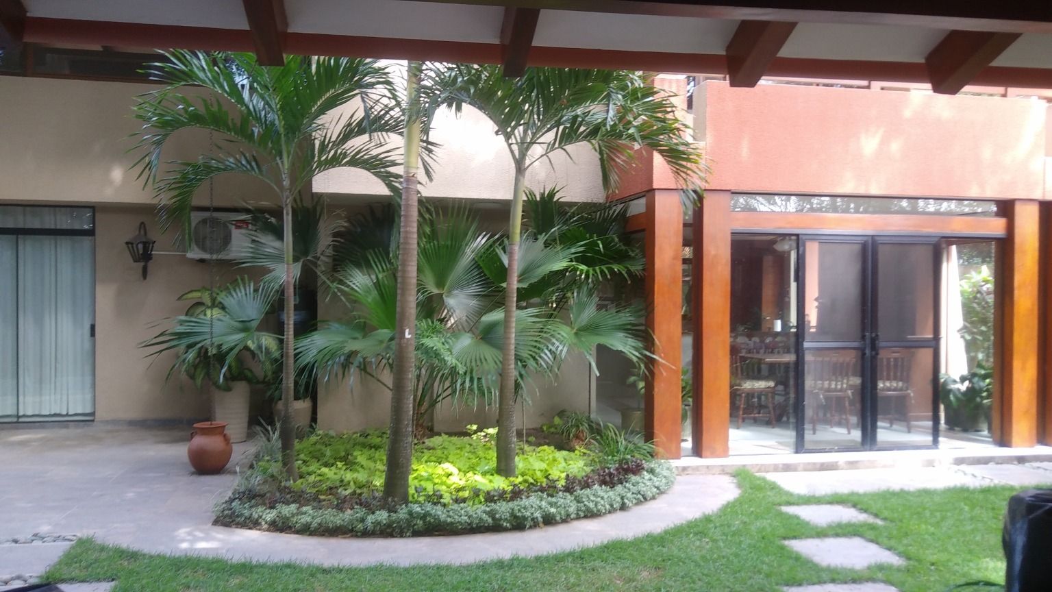 Casa en VentaLUJOSA Y AMPLIA CASA CONDOMINIO VERONA, DOBLE VIA DETRÁS DE UNITEL 4 dormitorios 4 baños 2 parqueos Foto 16