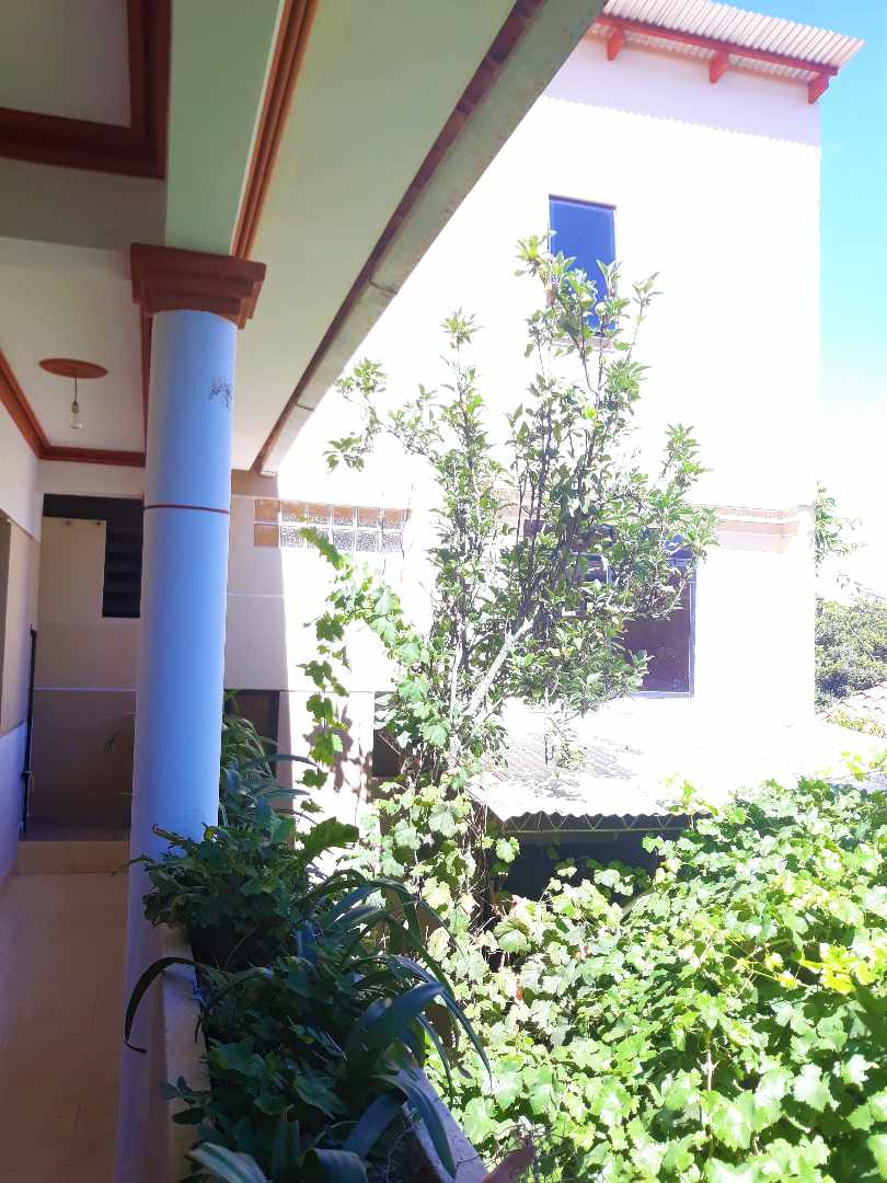 Casa en VentaUbicada en el Barrio Moto Méndez de la ciudad de Tarija. Bloque KP. 9 dormitorios 5 baños 2 parqueos Foto 17