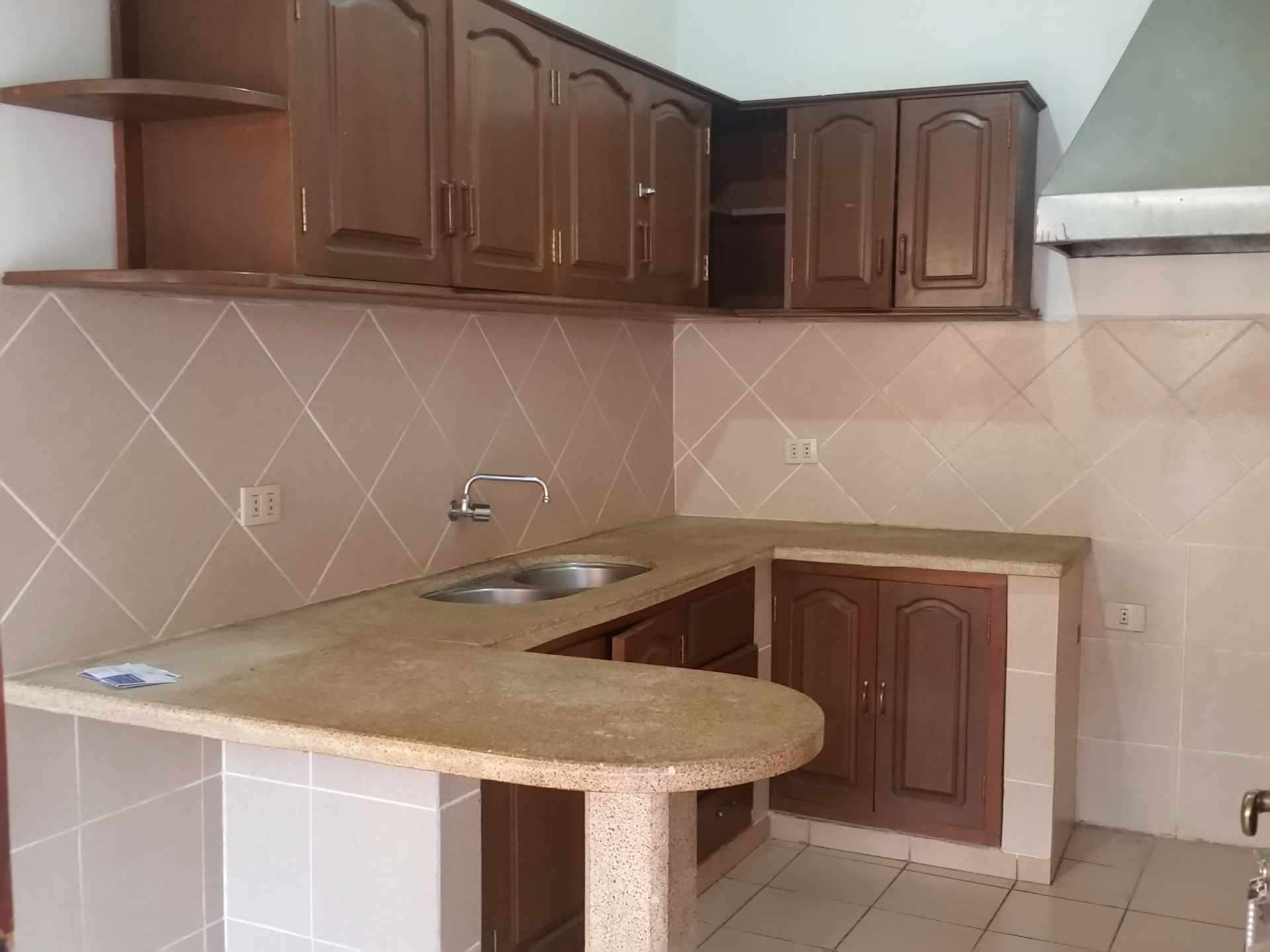 Departamento en AlquilerAvenida paragua entre 3er y 4to anillo, barrio la chacarilla, conavi 2 dormitorios 1 baños 2 parqueos Foto 4