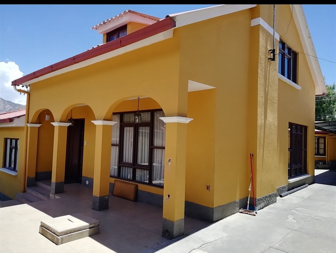 Casa en Mallasa en La Paz 3 dormitorios 4 baños 4 parqueos Foto 1