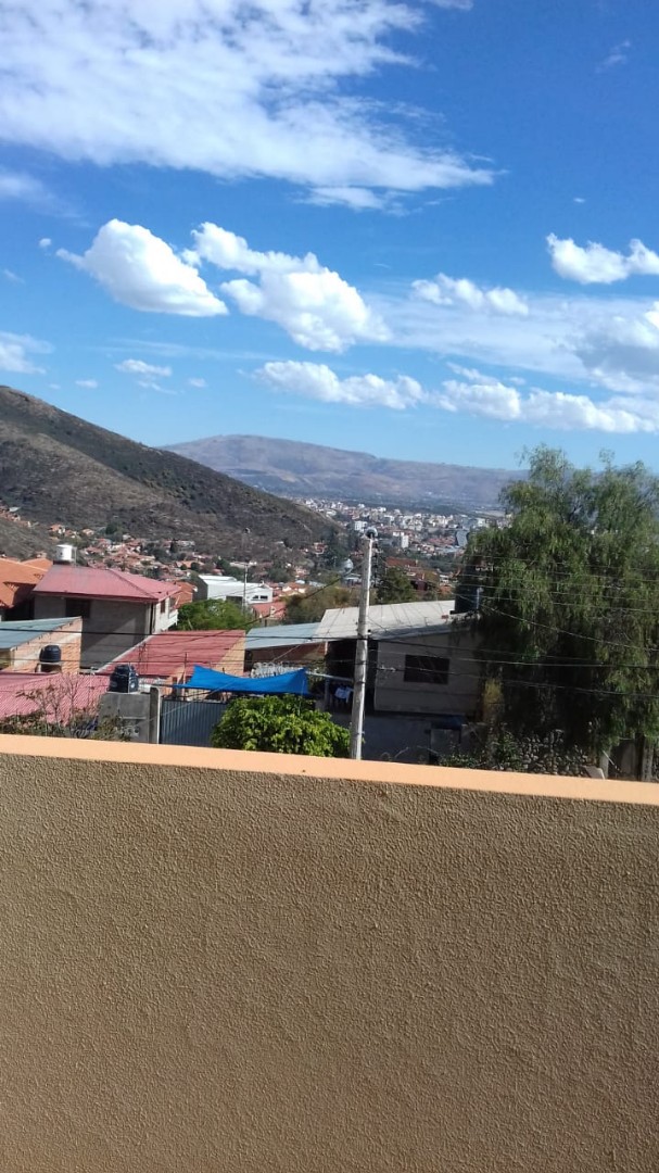 Casa en Mesadilla en Cochabamba 5 dormitorios 3 baños 4 parqueos Foto 6