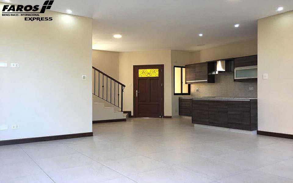 Casa en VentaCASA EN CONDOMINIO DE PRESTIGIO TIQUIPAYA 3 dormitorios 2 baños 2 parqueos Foto 3