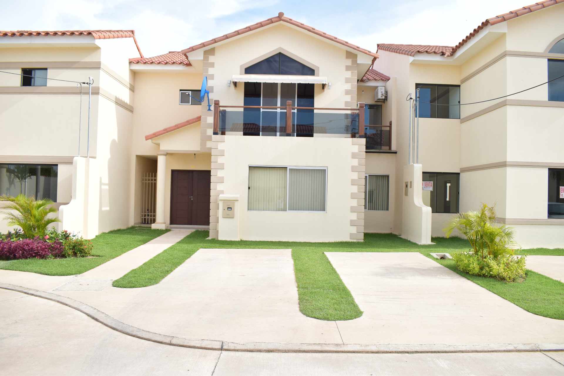 Casa en VentaCONDOMINIO MUNICH - ZONA NORTE 4 dormitorios 5 baños 2 parqueos Foto 1