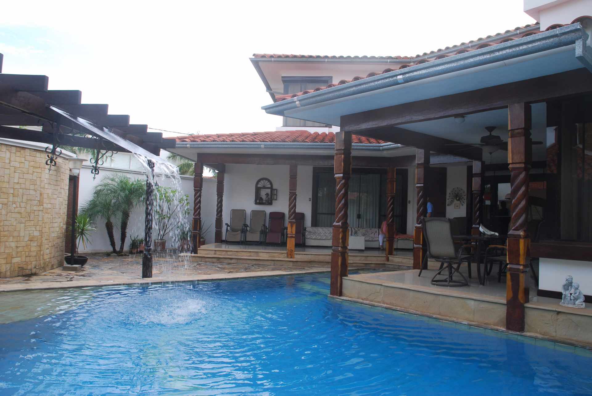 Casa en Venta Cerca km 8,5 Avenida Banzer, 8vo Anillo. 6 dormitorios 8 baños 7 parqueos Foto 12