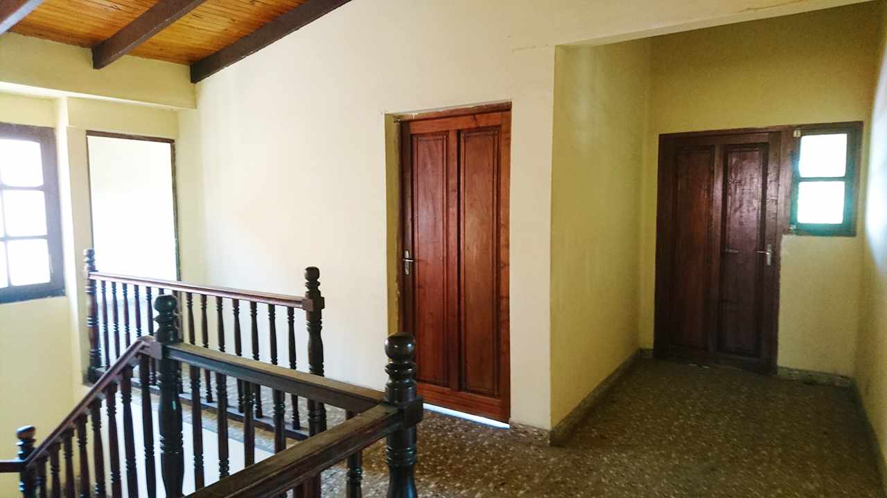 Casa en Las Panosas en Tarija 4 dormitorios 3 baños 2 parqueos Foto 11
