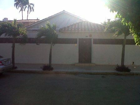 Casa en AlquilerPARAGUA ENTRE 2DO Y 3ER ANILLO Foto 2