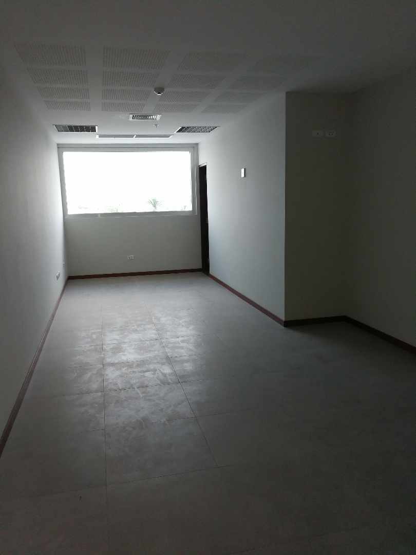 Oficina en VentaUBC Urubo Business Center 1 dormitorios 1 baños 1 parqueos Foto 6