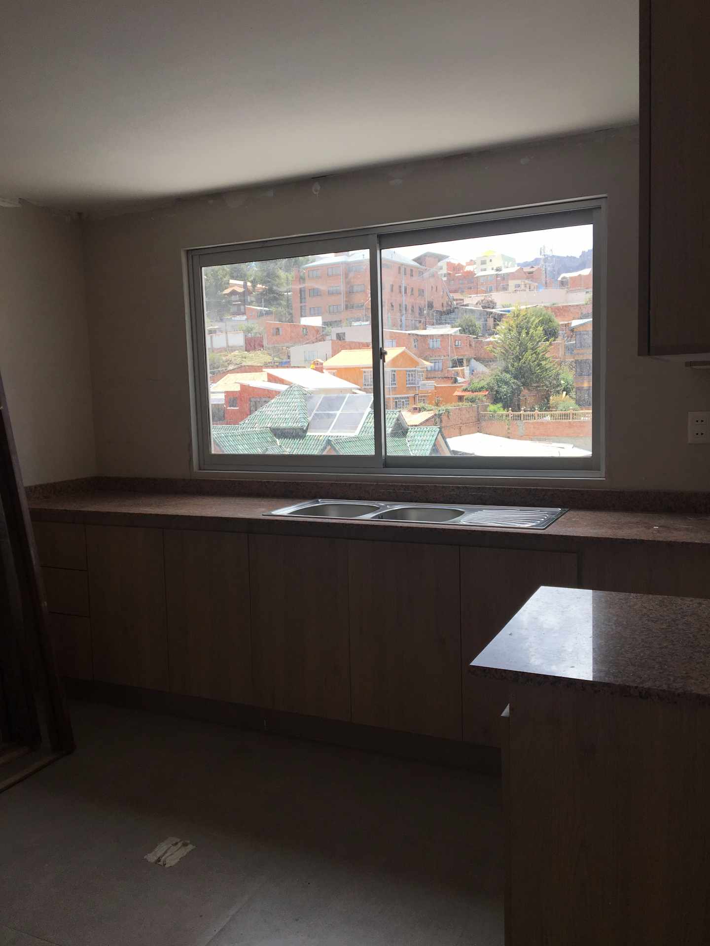 Departamento en Cota Cota en La Paz 3 dormitorios 3 baños 1 parqueos Foto 3