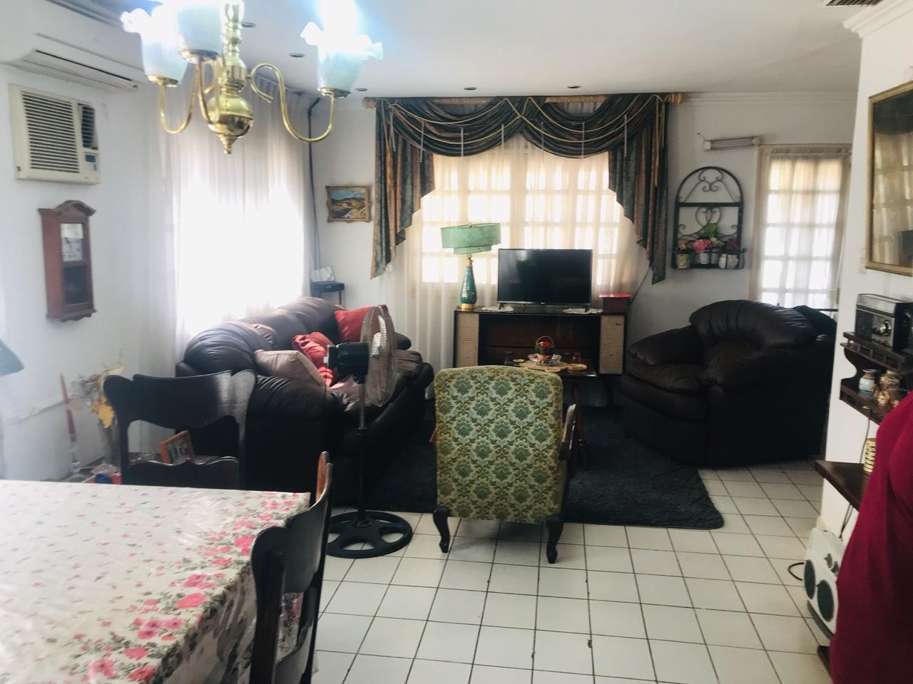 Casa en Pampa de la isla en Santa Cruz de la Sierra 5 dormitorios 4 baños 2 parqueos Foto 3