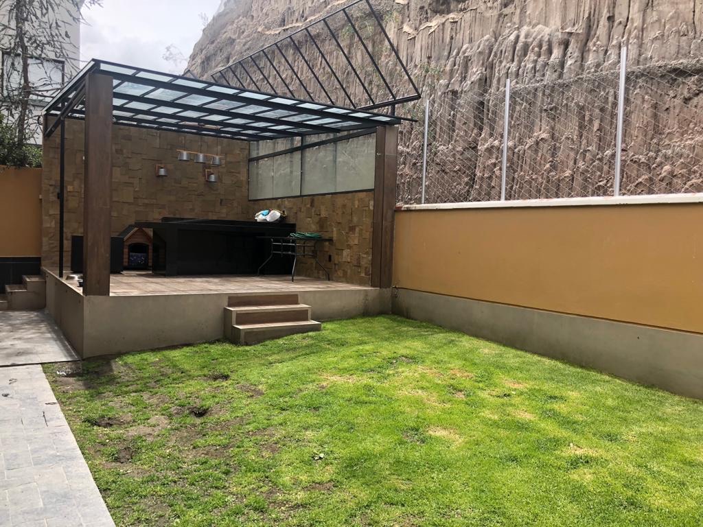 Casa en Auquisamaña en La Paz 4 dormitorios 4 baños 2 parqueos Foto 4