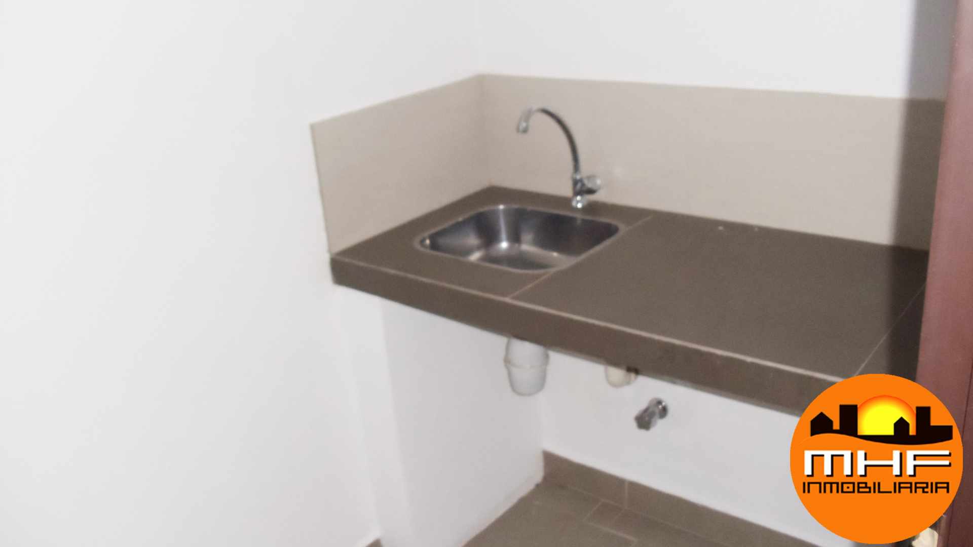 Local comercial PROX. PLAZA 4 DE NOVIEMBRE Foto 4