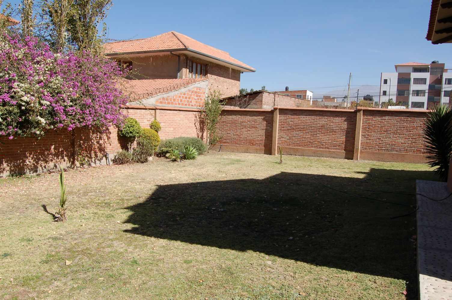 Casa en Sarco en Cochabamba 3 dormitorios 3 baños 3 parqueos Foto 2