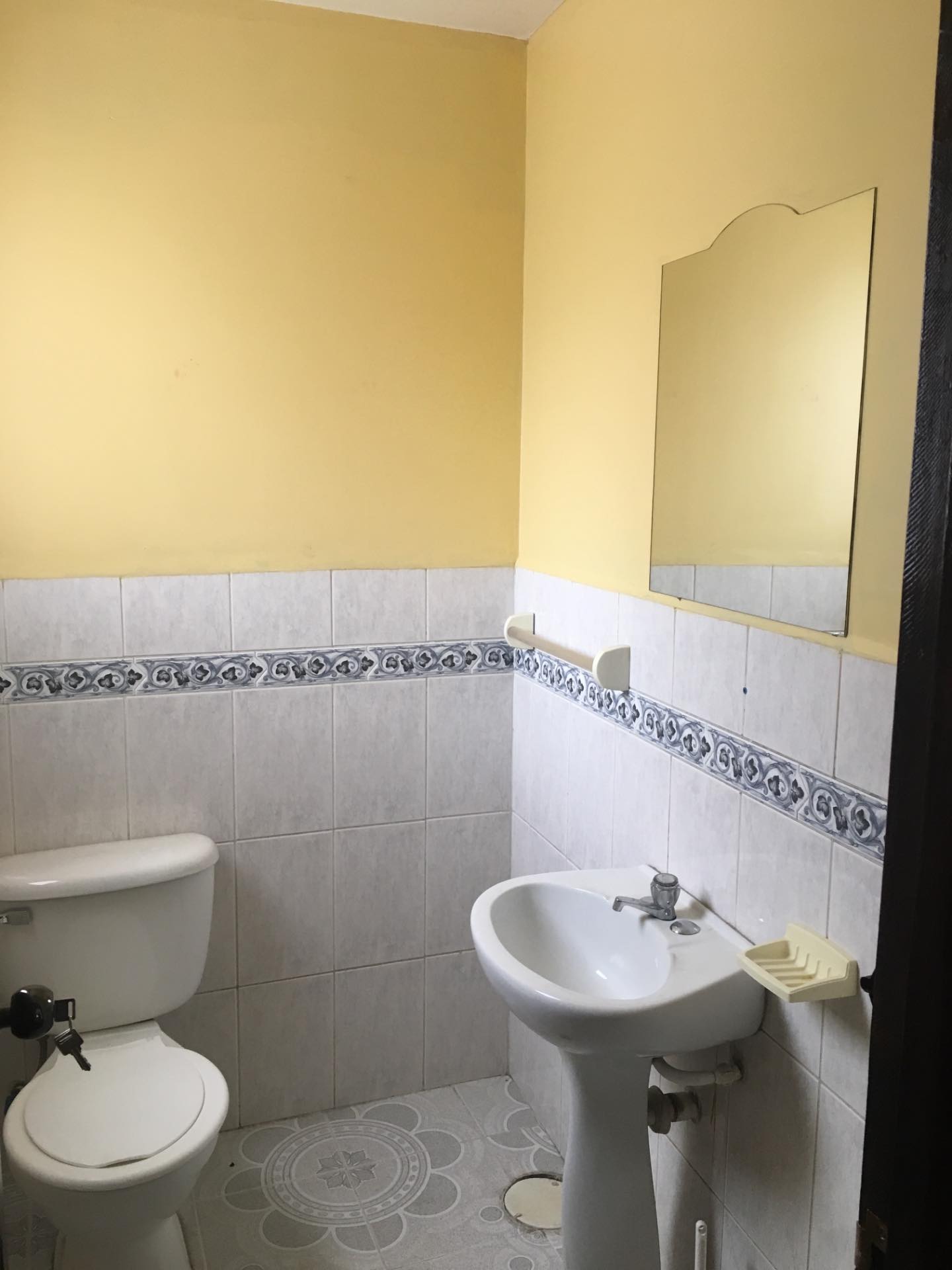 Departamento en Cota Cota en La Paz 6 dormitorios 5 baños 1 parqueos Foto 16