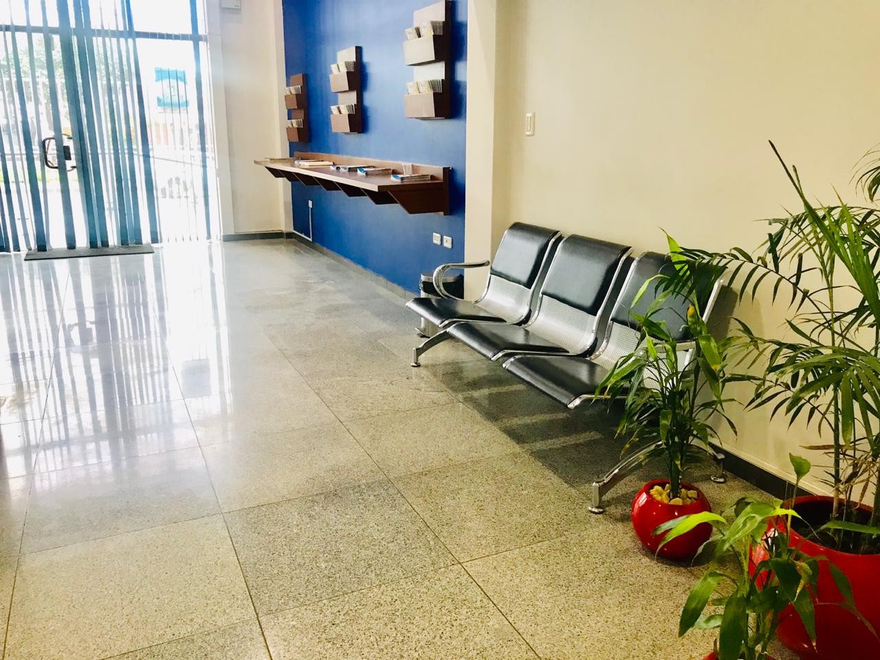 Edificio 3er anillo 3 pasos al frente Foto 7