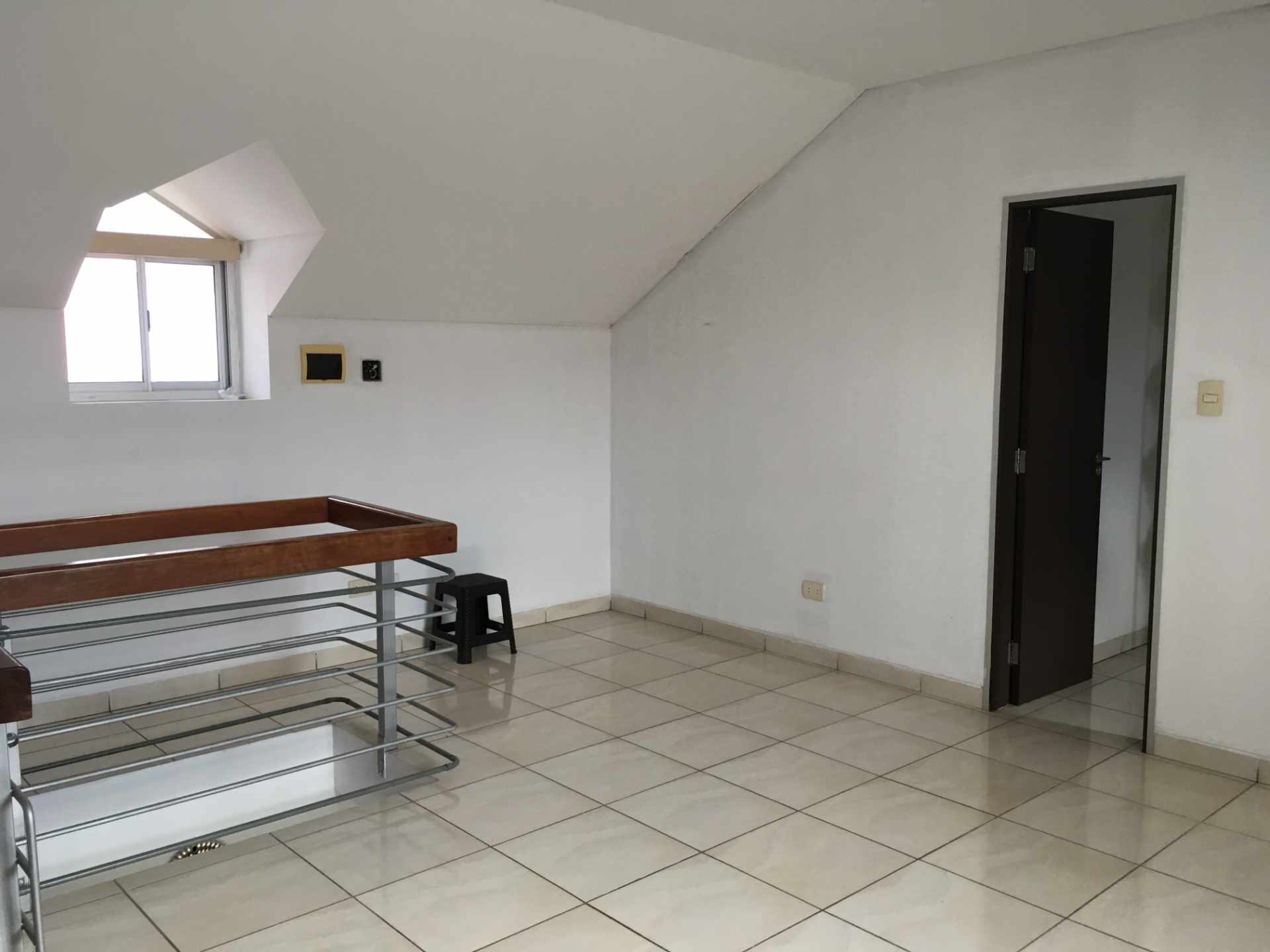 Departamento en VentaPenthouse en Las Palmas 3 dormitorios 4 baños 2 parqueos Foto 3