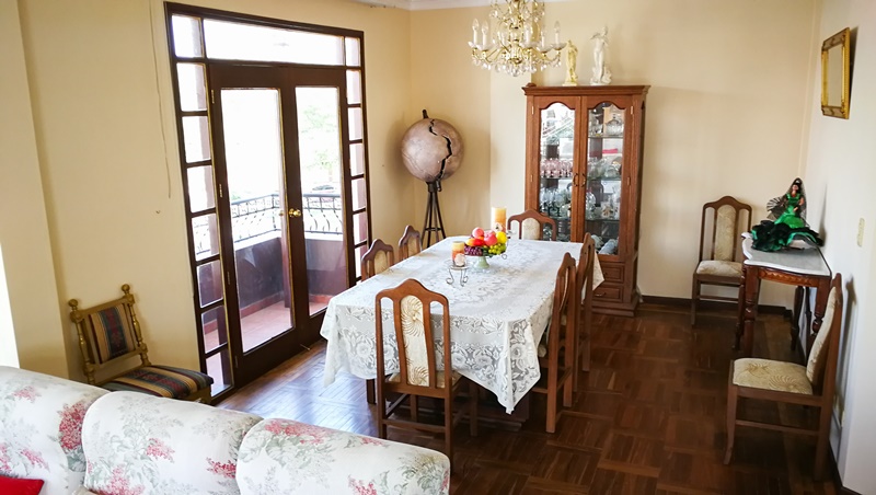 Casa en Noroeste en Cochabamba 7 dormitorios 6 baños  Foto 3