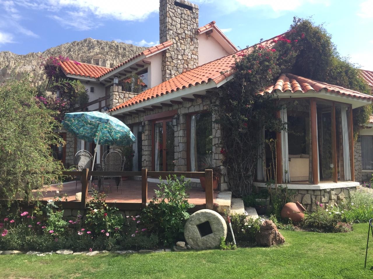 Casa en Mallasilla en La Paz 10 dormitorios 10 baños 4 parqueos Foto 1