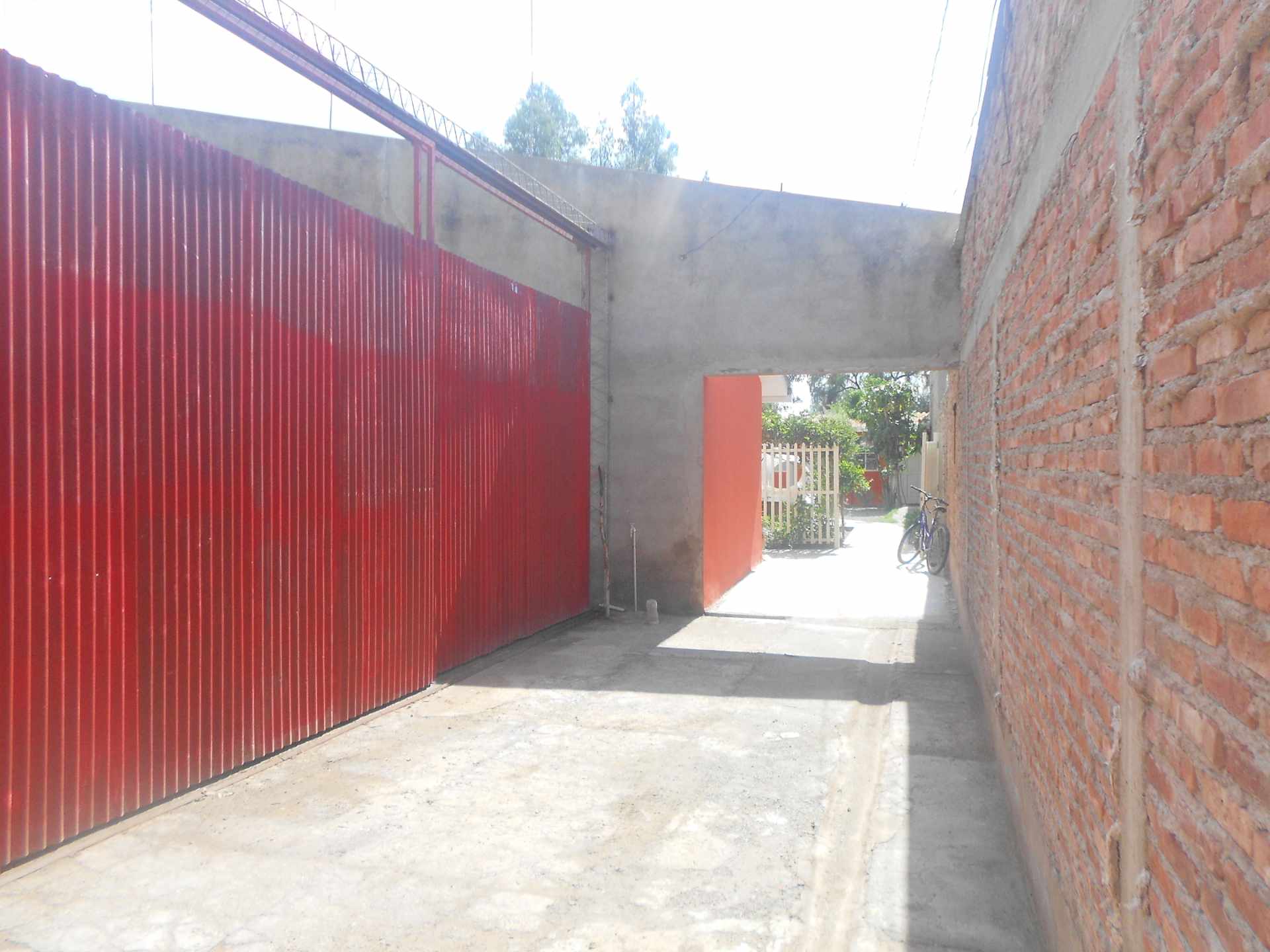 Casa en Quillacollo en Cochabamba 5 dormitorios 3 baños 3 parqueos Foto 2