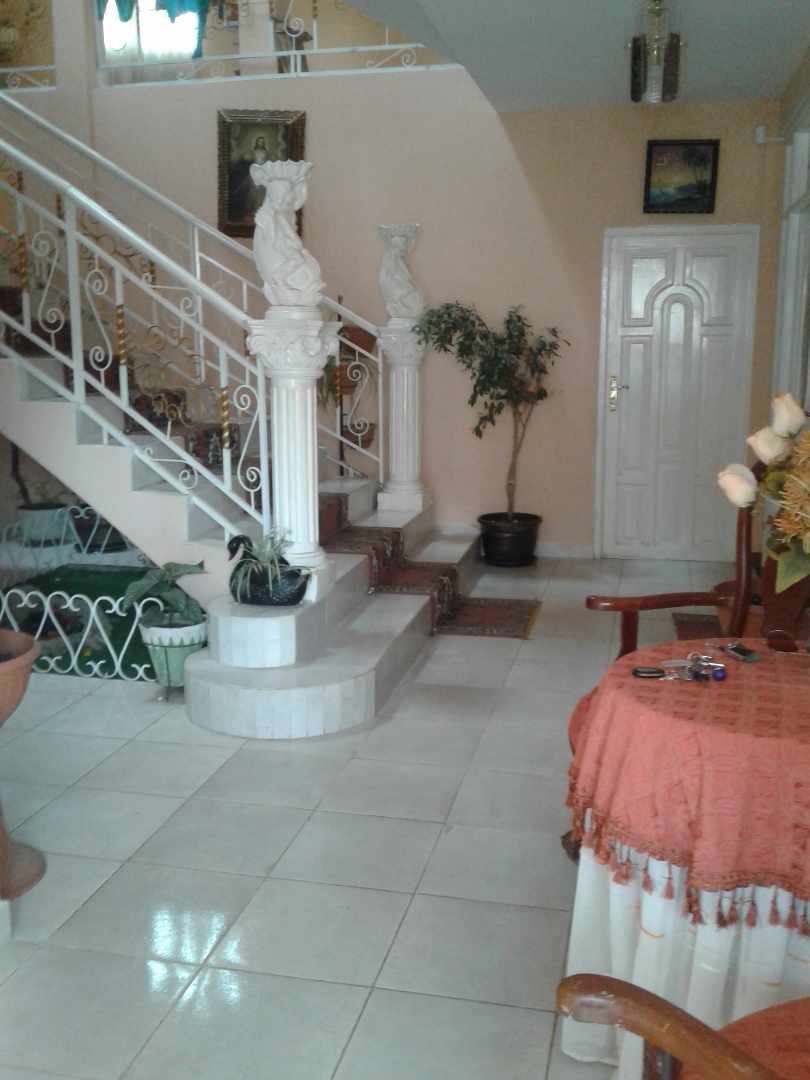 Casa en Irpavi en La Paz 5 dormitorios 4 baños 4 parqueos Foto 6