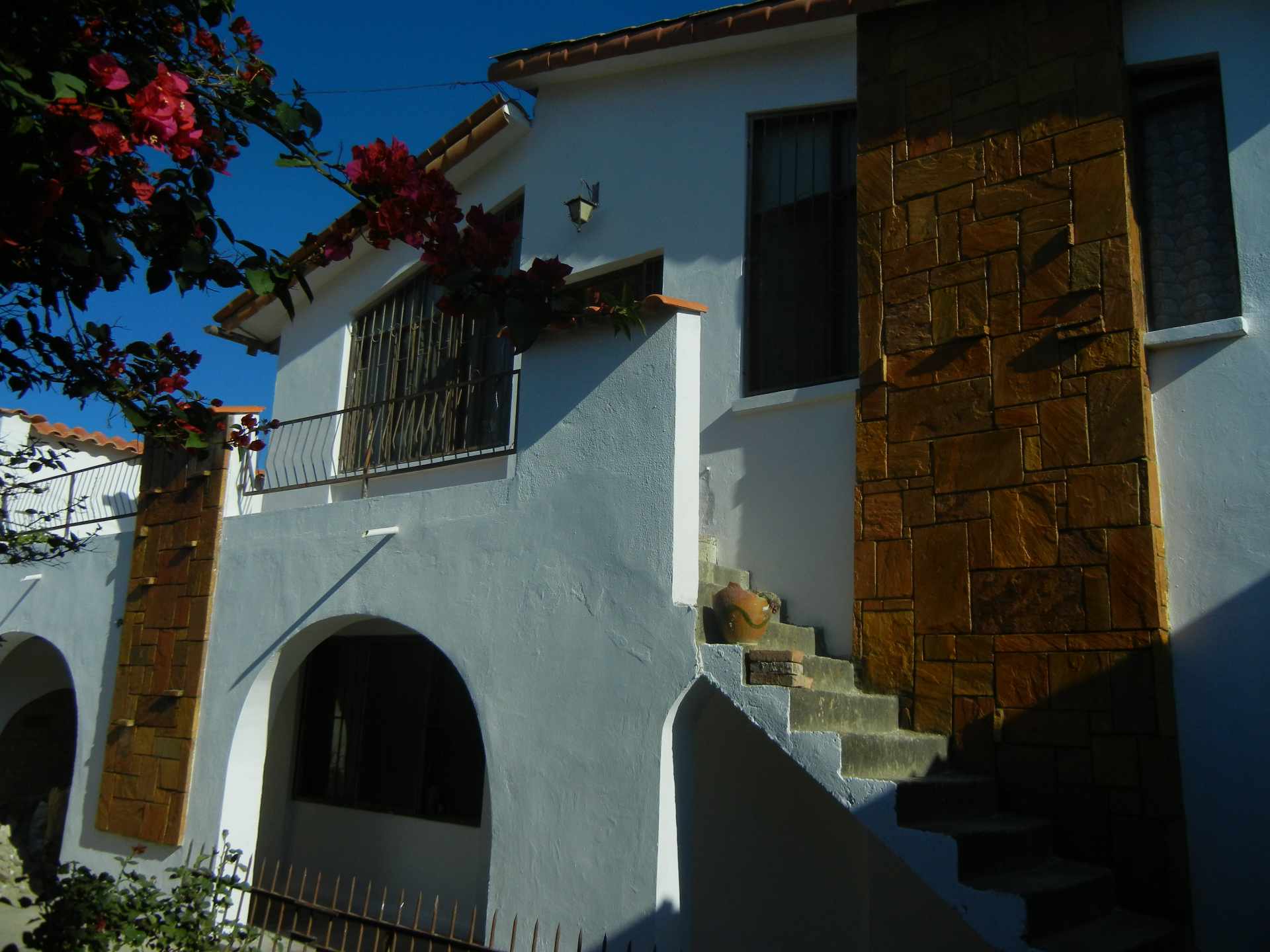 Casa en Colcapirhua en Cochabamba 5 dormitorios 2 baños 2 parqueos Foto 1
