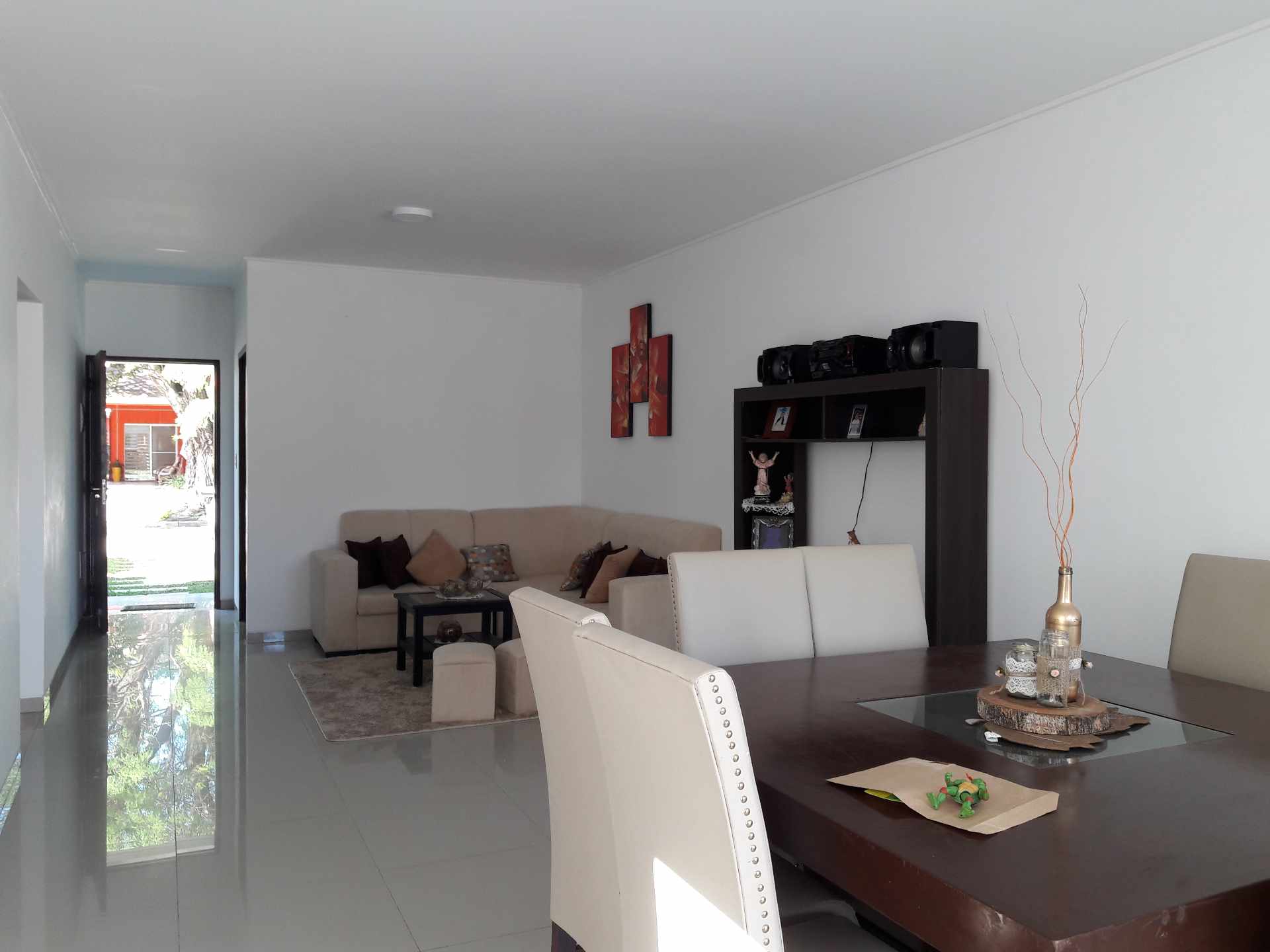 Casa en AlquilerCONDOMINIO SIERRA ALTA 
AV. VIRGEN DE COTOCA 8º ANILLO (2 CUADRAS DE LA AVENIDA) 3 dormitorios 2 baños 2 parqueos Foto 19