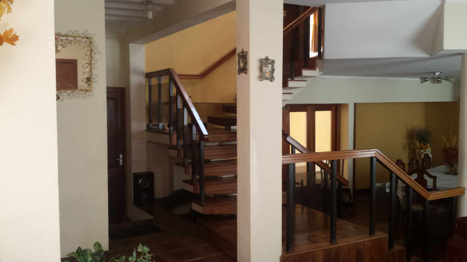 Casa en Seguencoma en La Paz 5 dormitorios 3 baños 4 parqueos Foto 1