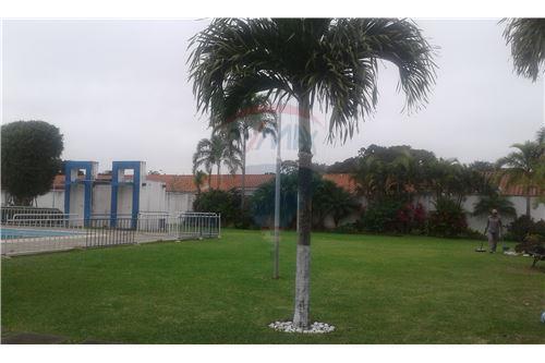 Departamento en Entre 2do y 3er anillo Oeste en Santa Cruz de la Sierra  2 baños  Foto 9