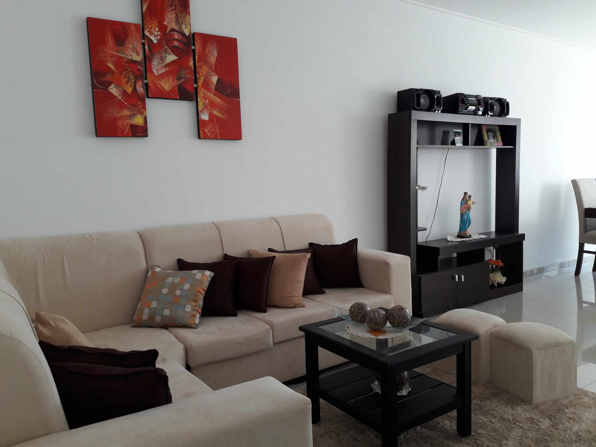 Casa en AlquilerCONDOMINIO SIERRA ALTA 
AV. VIRGEN DE COTOCA 8º ANILLO (2 CUADRAS DE LA AVENIDA) 3 dormitorios 2 baños 2 parqueos Foto 1