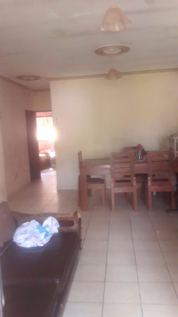 Casa en Anticrético 3 dormitorios 2 baños 2 parqueos Foto 2