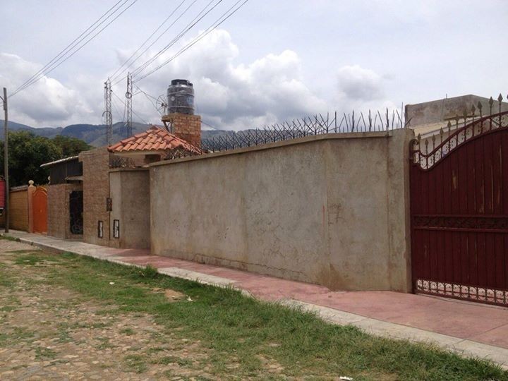 Casa en Sacaba en Cochabamba 4 dormitorios 2 baños 4 parqueos Foto 2