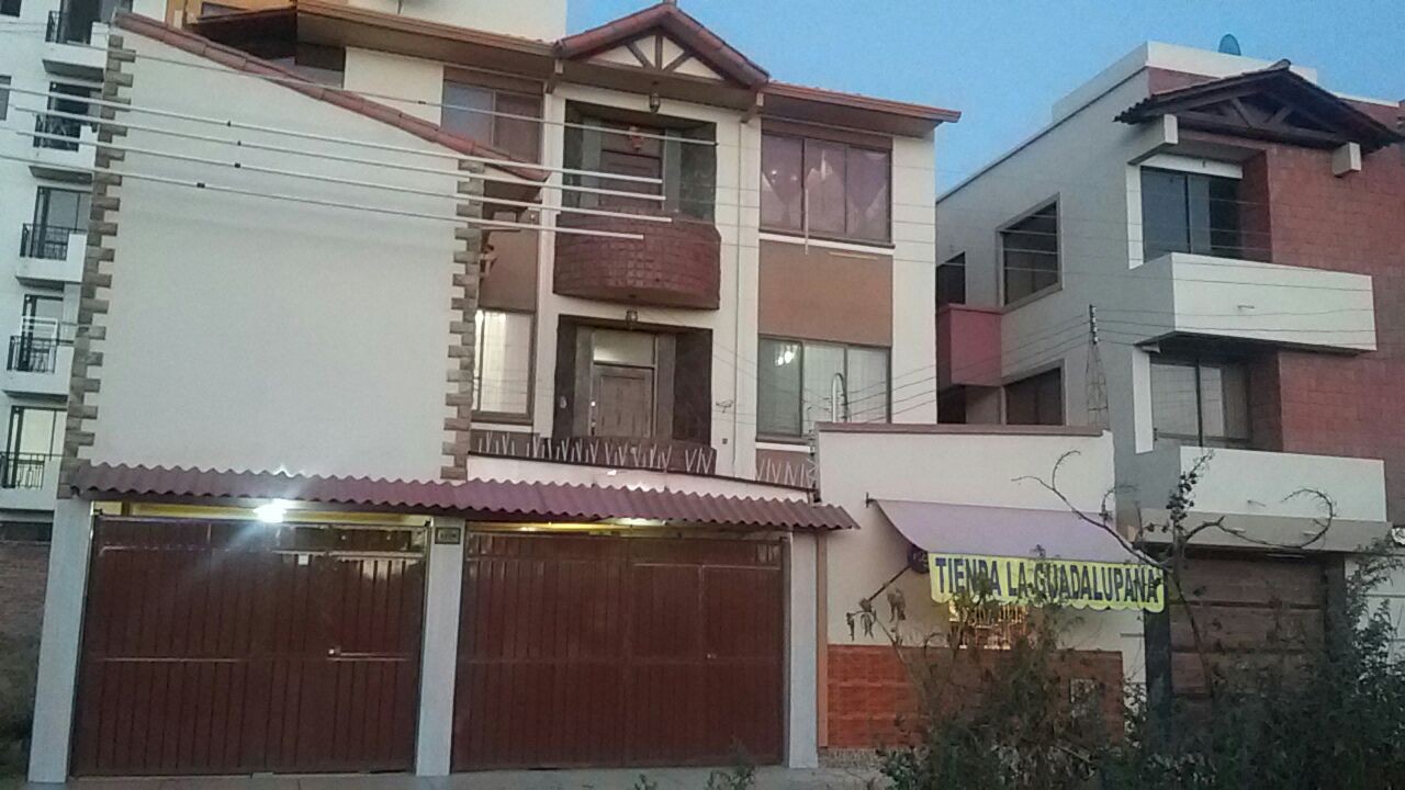 Casa en Coña Coña en Cochabamba 8 dormitorios 8 baños 2 parqueos Foto 2