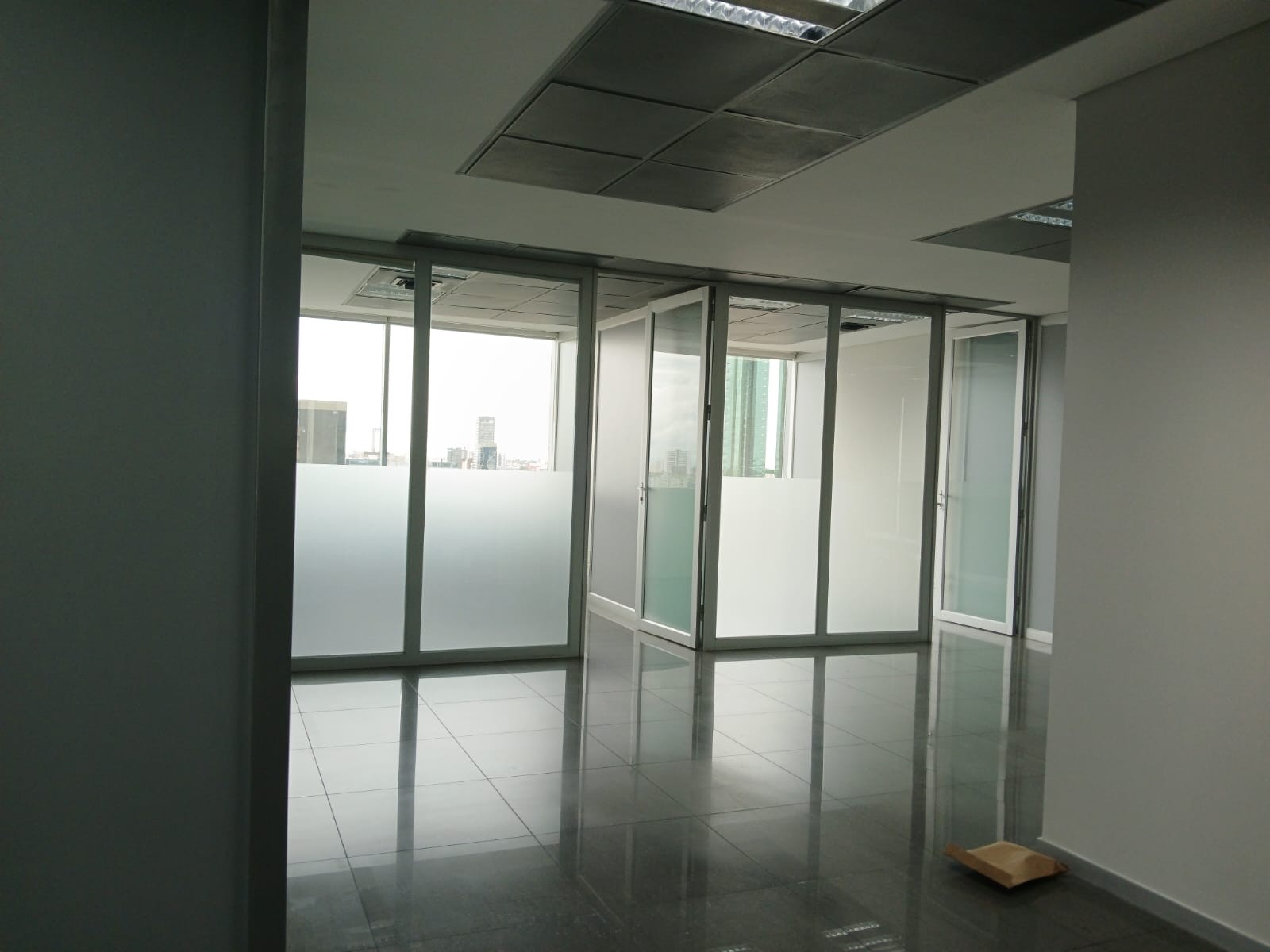 Oficina en AlquilerTorre Duo - Equipetrol 4 dormitorios 1 baños  Foto 2