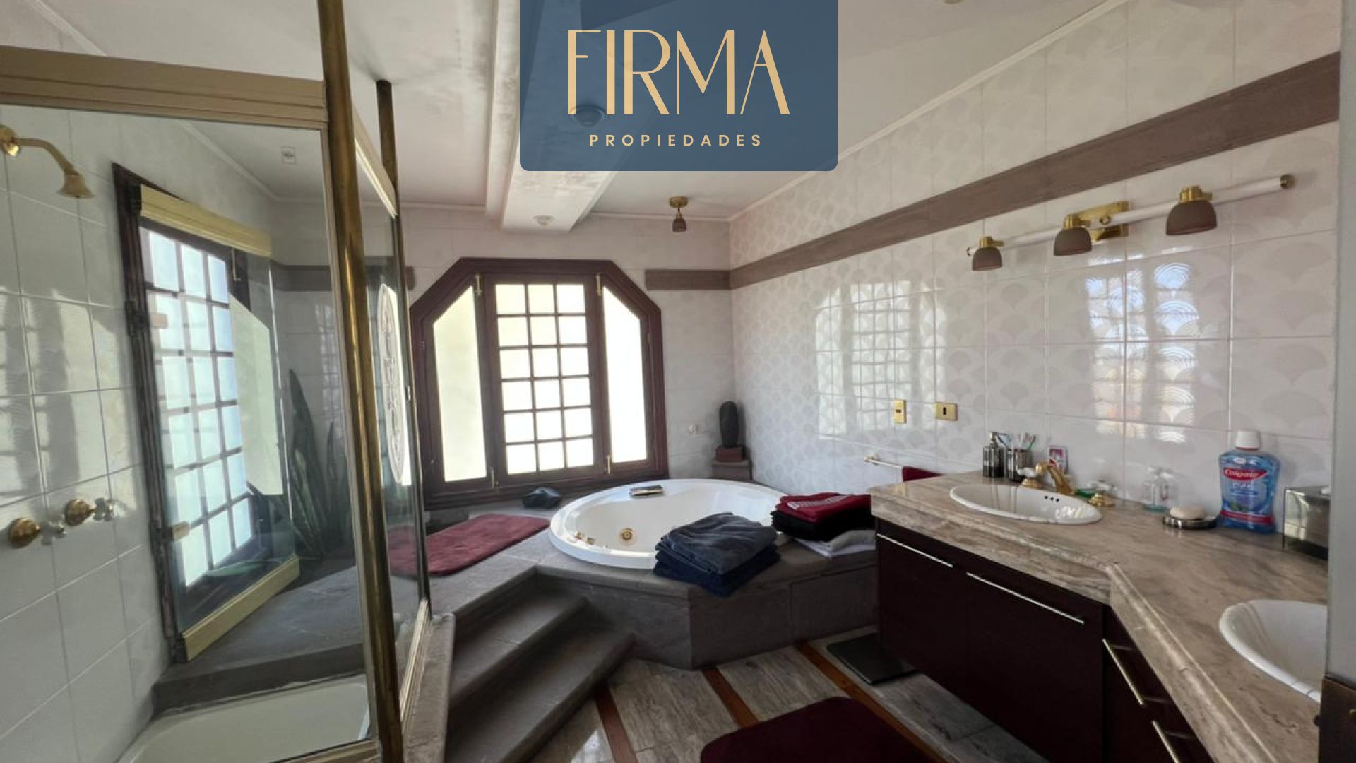 Casa en Achumani en La Paz 4 dormitorios 7 baños 5 parqueos Foto 3