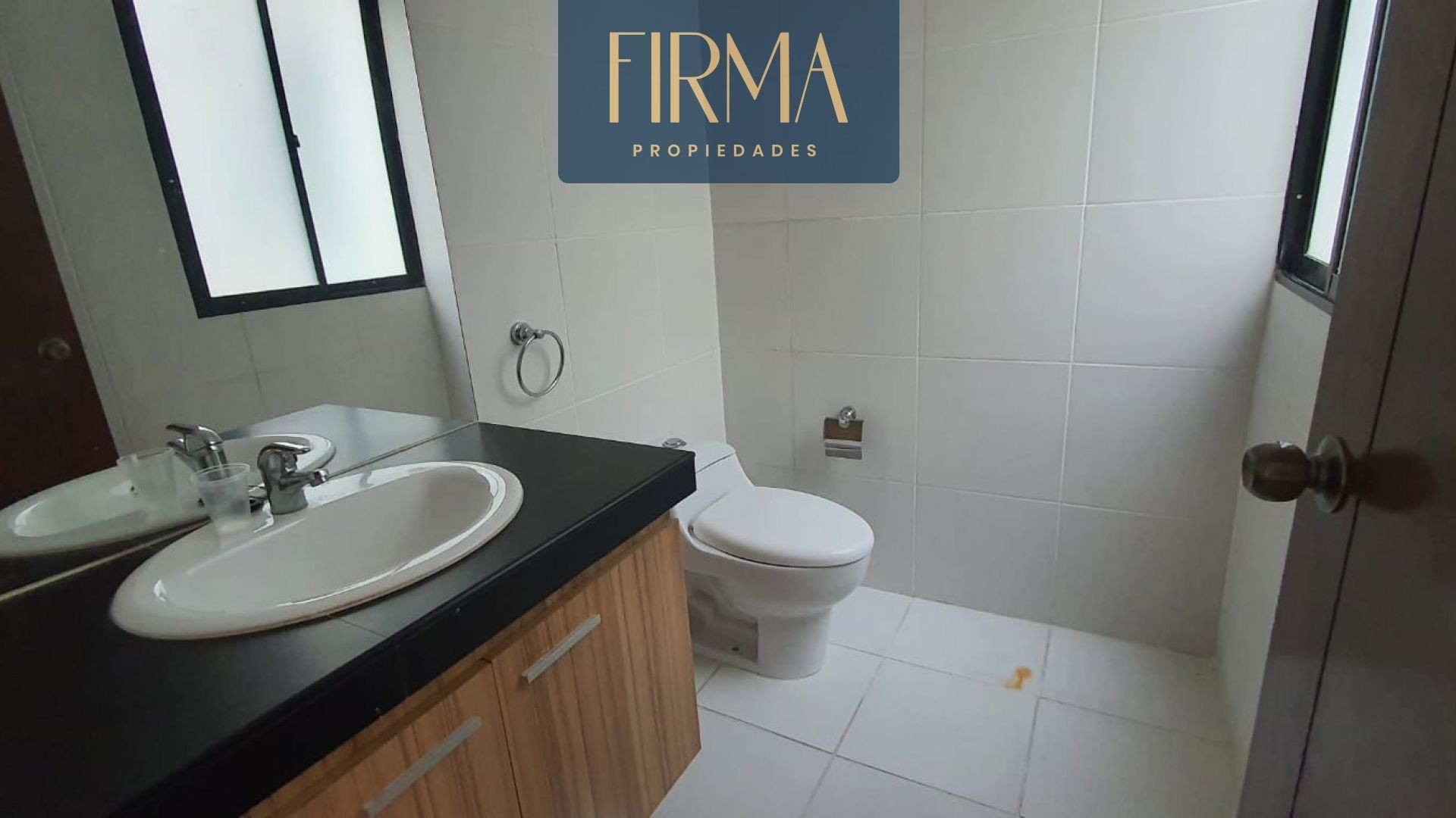 Departamento en Achumani en La Paz 2 dormitorios 3 baños 1 parqueos Foto 12