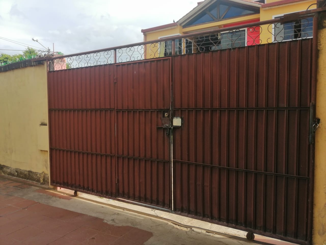 Casa en Entre 5to y 6to anillo Este en Santa Cruz de la Sierra 6 dormitorios 2 baños 4 parqueos Foto 29