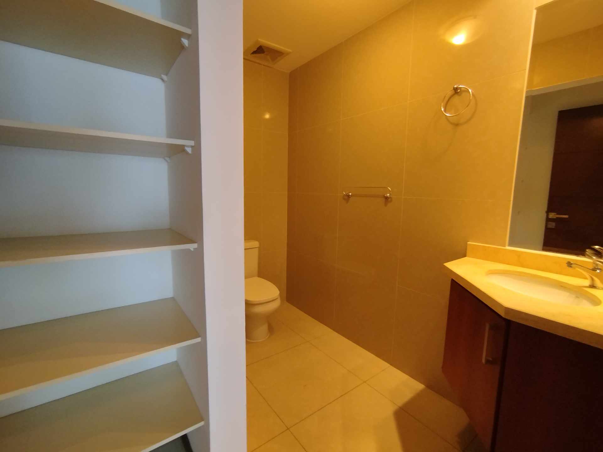Departamento en Alquiler[CONDOMINIO FINOT| EQUIPETROL] ALQUILER AMPLIO DEPARTAMENTO 2 SUITES SIN MUEBLES CON BALCON PET FFRIENDLY Foto 4