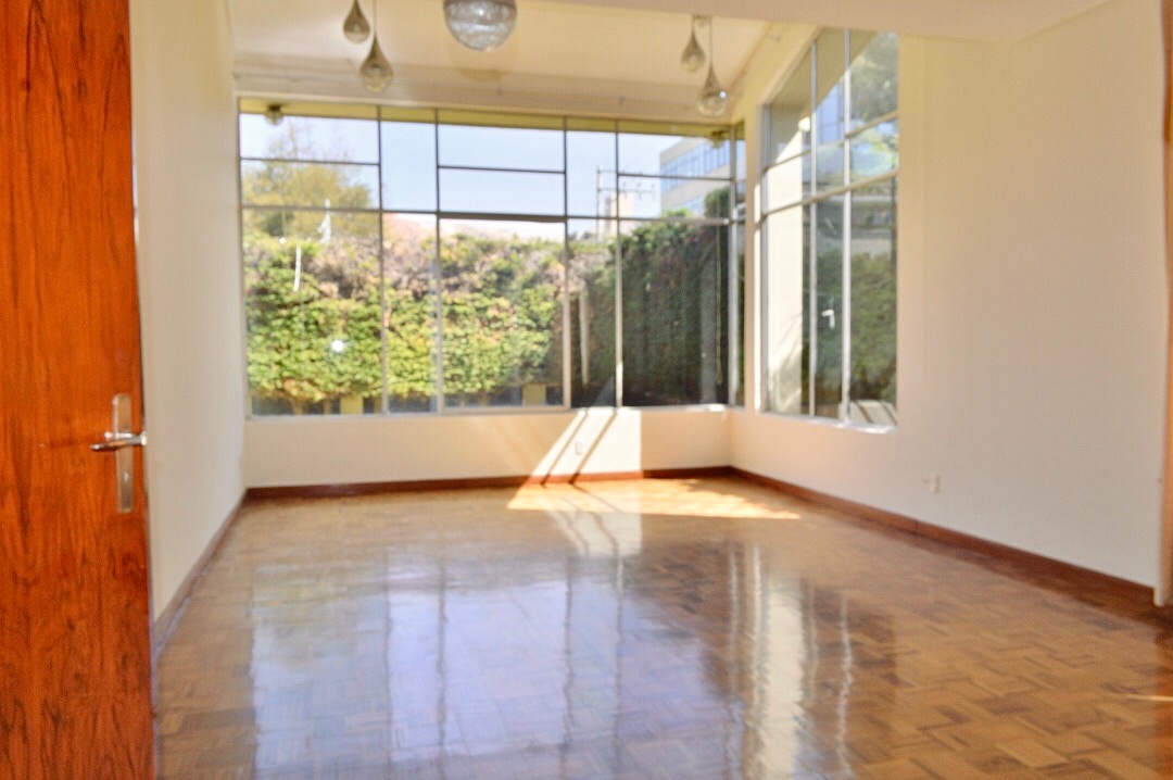 Casa CASA DE 5 DORMITORIOS EN ALQUILER, CALACOTO. PARA VIVIENDA Y OFICINA Foto 5