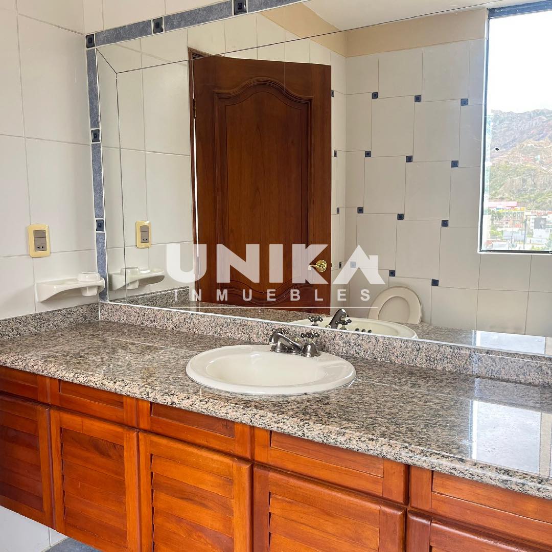 Departamento en Alquiler☀️🏢 HERMOSO DEPARTAMENTO AMOBLADO o SIN MUEBLES EN ALQUILER EN CALACOTO. 3 dormitorios 3 baños 1 parqueos Foto 14