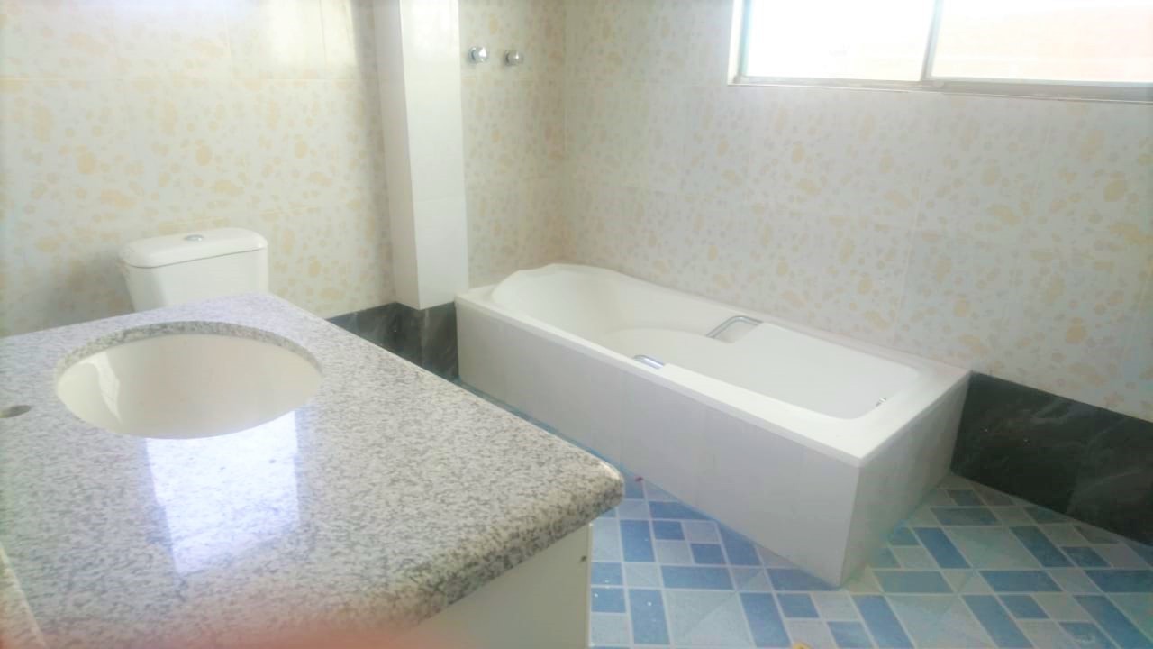 Casa en 16 de Julio en El Alto 8 dormitorios 4 baños 1 parqueos Foto 3