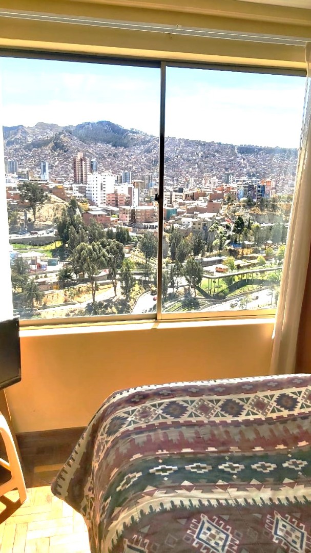 Departamento en San Jorge en La Paz 3 dormitorios 3 baños  Foto 5